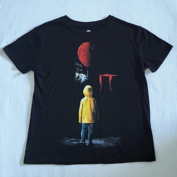 Warner Bros. Tops - Stephen King's IT🕷 Graphic Tee👕 - NWOT